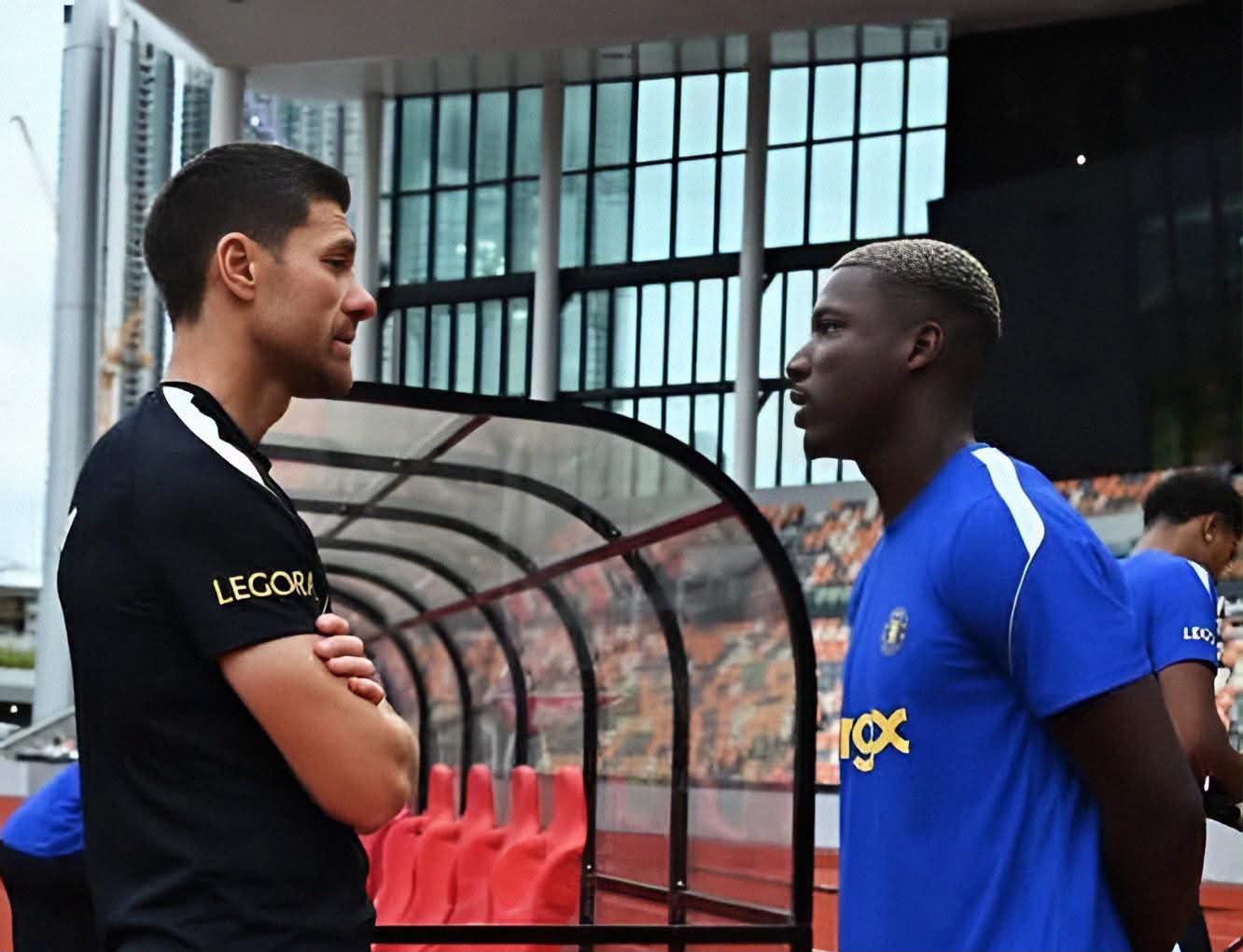 img of Alonso descarta a Caicedo para el duelo contra Arsenal por riesgo de recaída