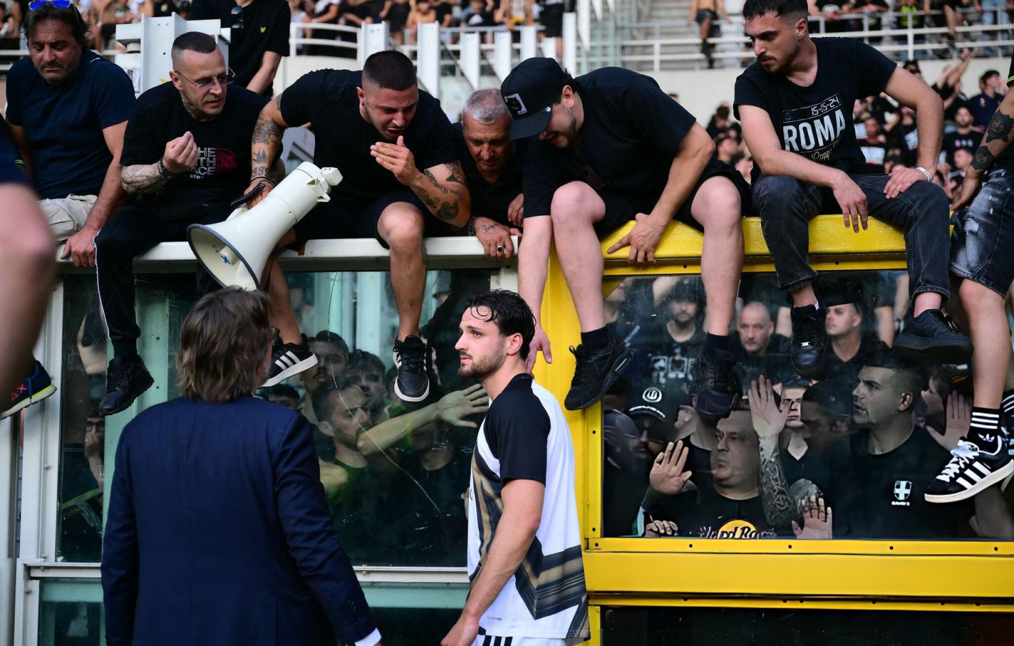 img of Juventus y Torino: violencia en el derbi suspende el partido