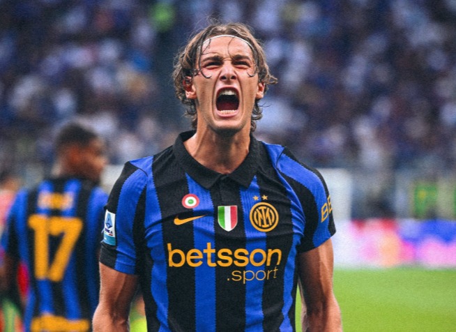Inter sella su arranque con 4-1 a Monza y destaca Bisseck en el minuto 63 - Inter celebra el cuarto gol de Bisseck mientras la afición aplaude en San Siro.