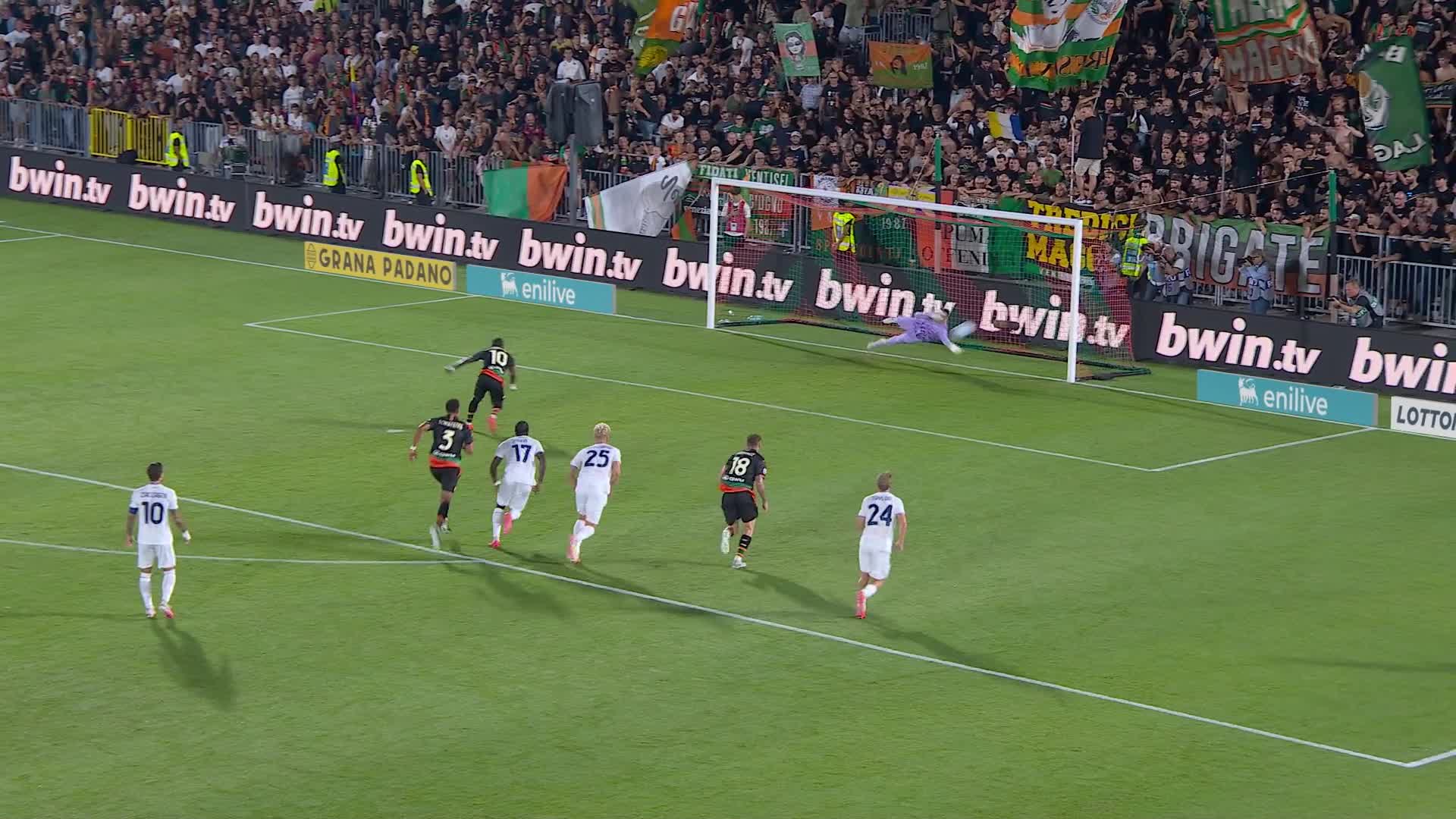 img of John Yeboah falla penal y deja al Venezia sin puntos ante la Lazio
