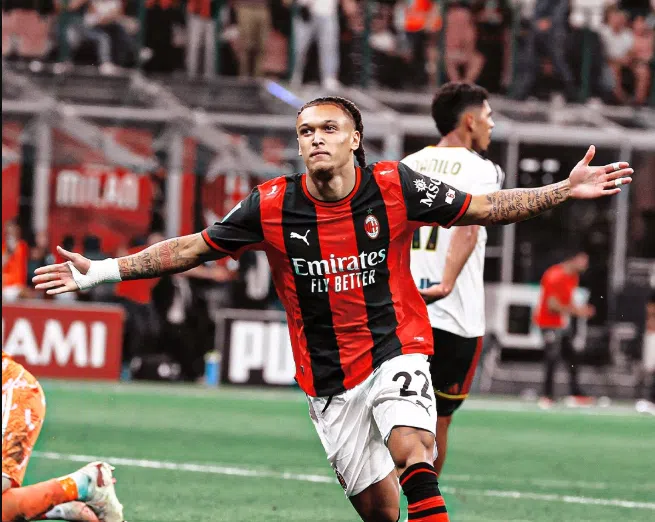 img of Milan sella victoria 3-0 sobre Lecce con gol de Moreira en el 73'