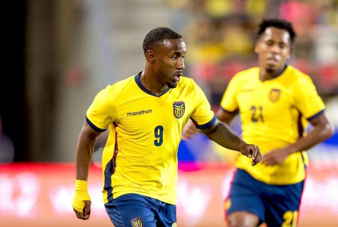 img of Yeboah rinde homenaje a su madre con apellido Zamora en la camiseta