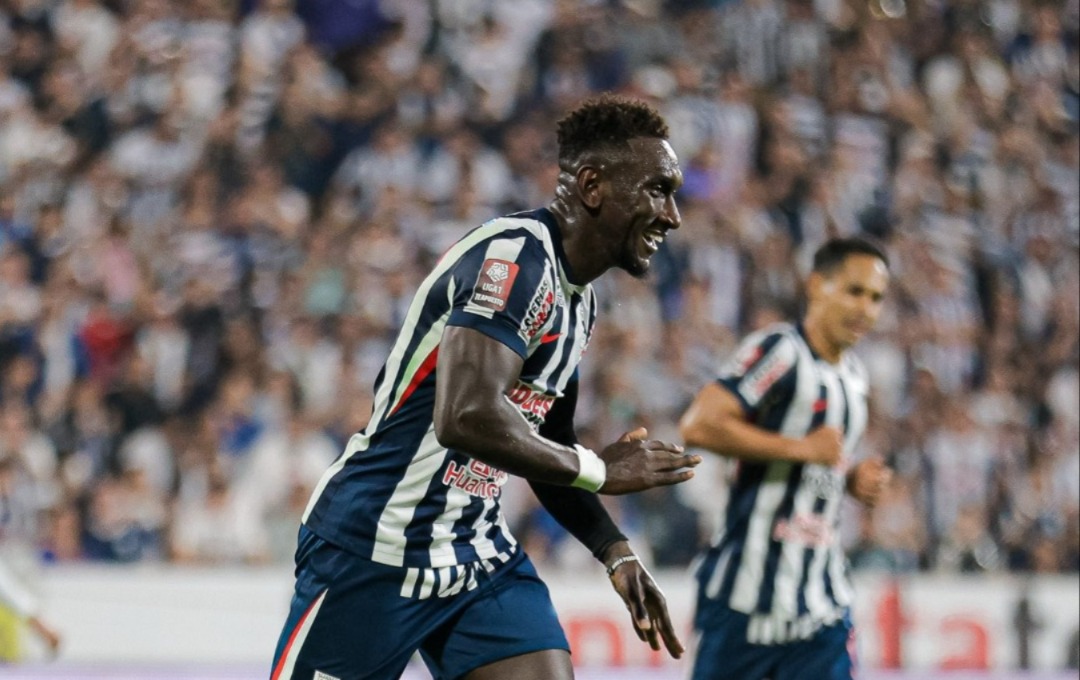 Eryc Castillo confirma su momento estelar con tercer doblete consecutivo