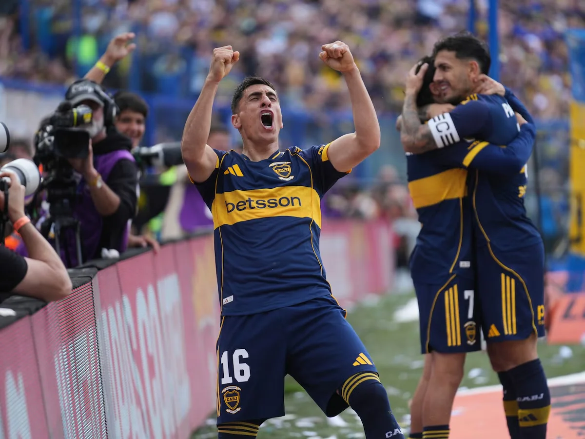 img of Boca aplasta 2-0 a River y asegura la Libertadores con Zeballos y Merentiel en llamas