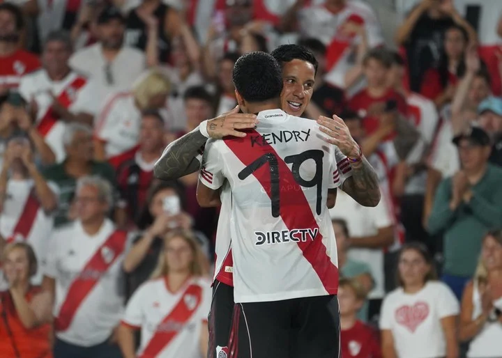 Páez ilusiona, asiste y preocupa: River gana cómodo 2-0 a Sarmiento
