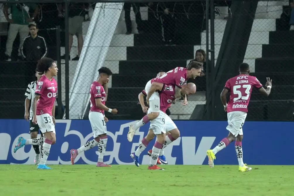 IDV impone carácter: victoria clave ante Libertad que ilusiona en la Libertadores