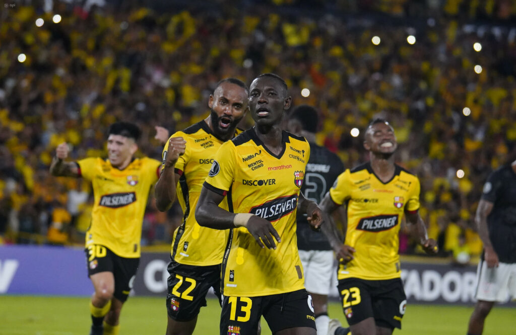 Gana, gusta y golea el Barcelona SC de Castillo