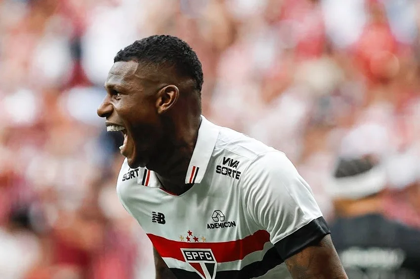img of Arboleda brilla con gol en el clásico paulista