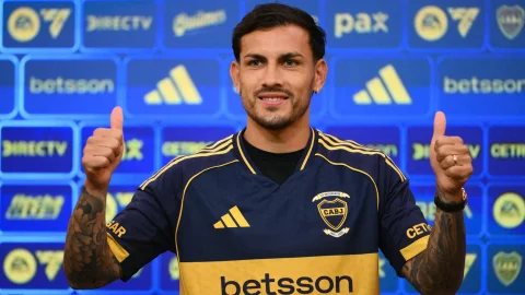 Oficialmente Paredes es presentado por Boca Juniors