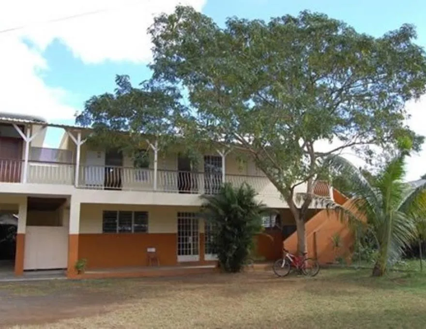 Vue extérieure du bâtiment scolaire
