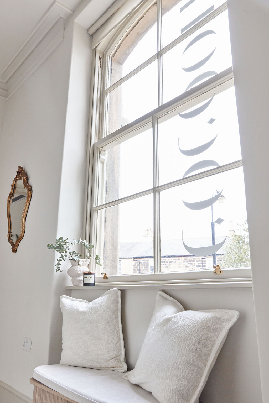 Window nook with frosted glass at Cocoon
