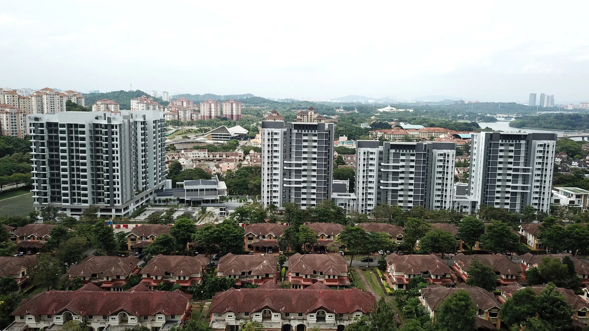 Aura Residence gallery image 2