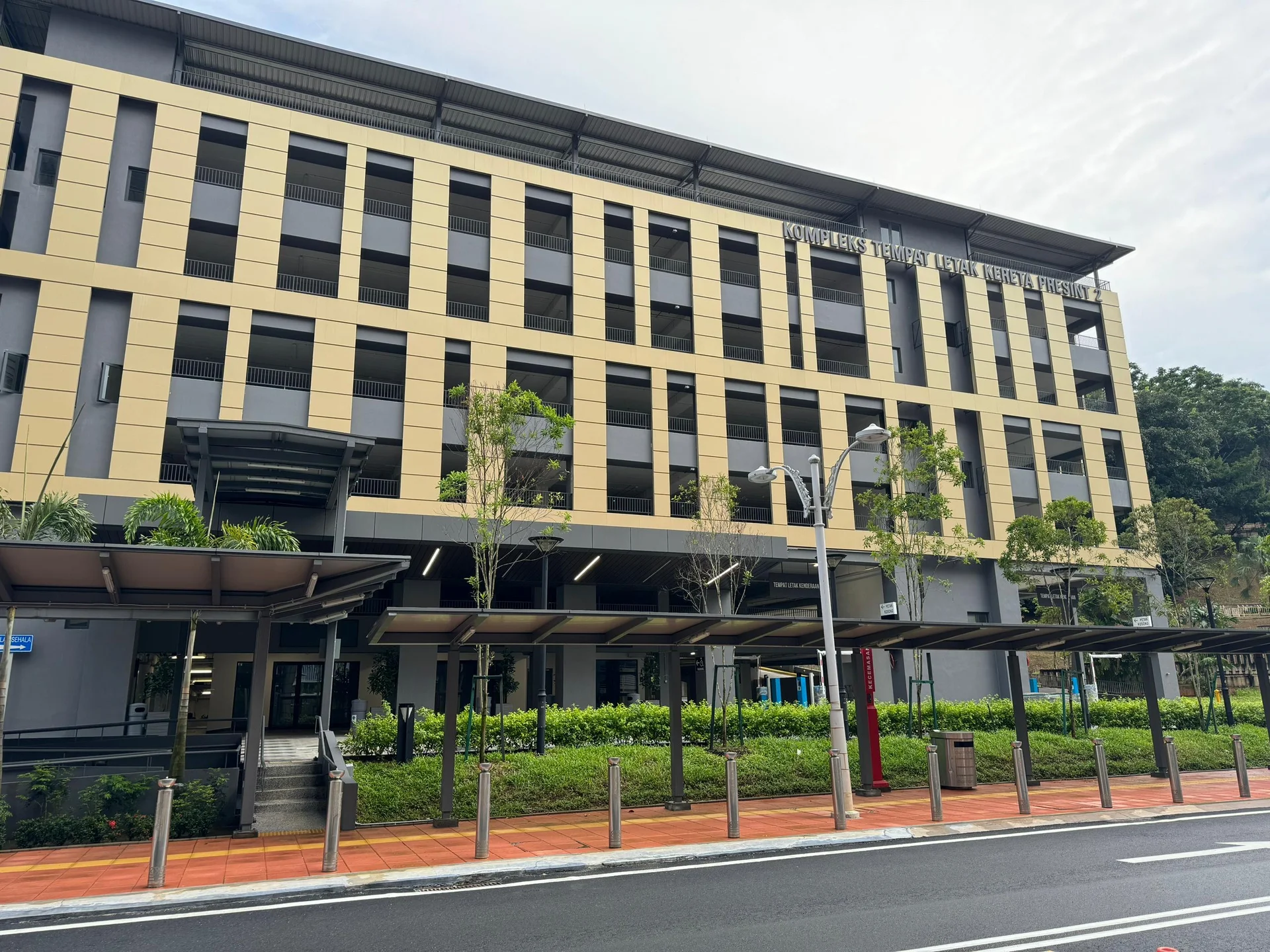 Tempat Letak Kereta Presint 2