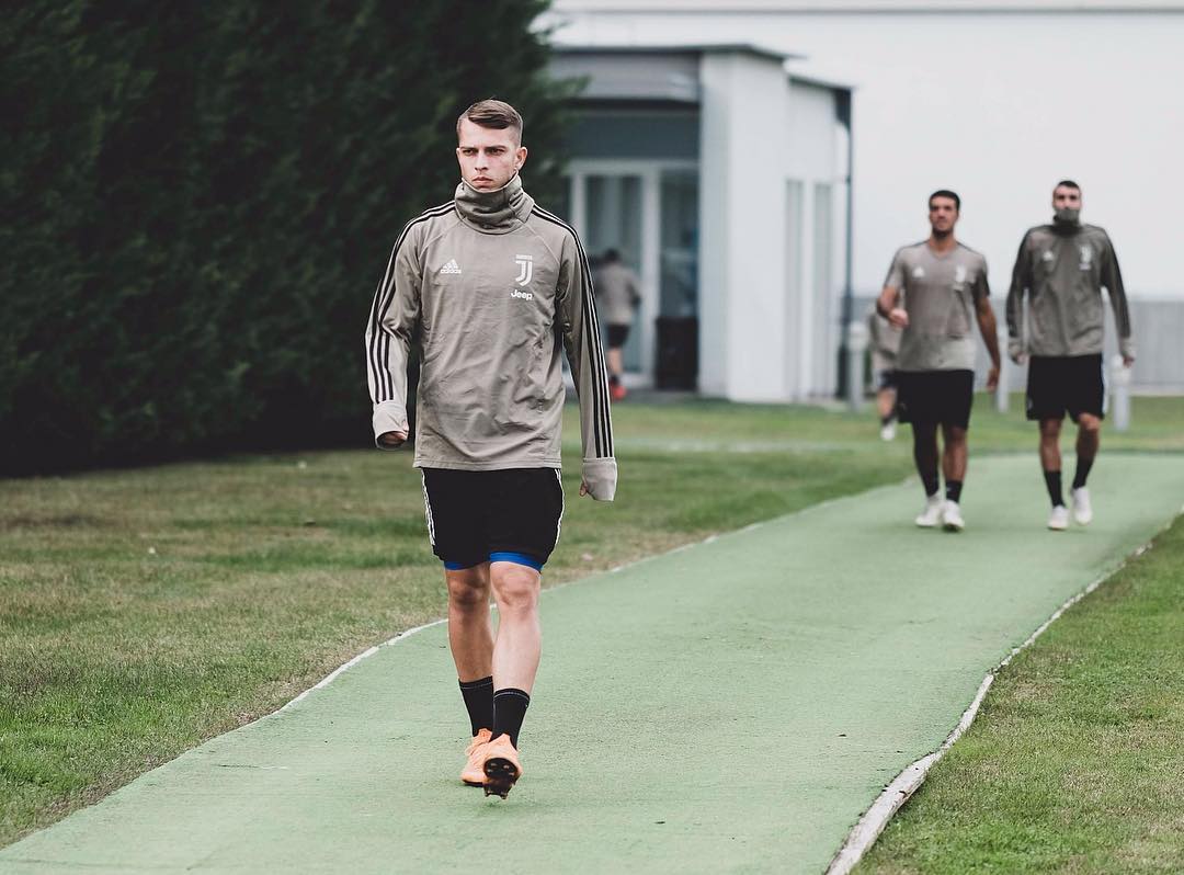 Cendrim Kameraj im Trainingszentrum von Juventus Turin