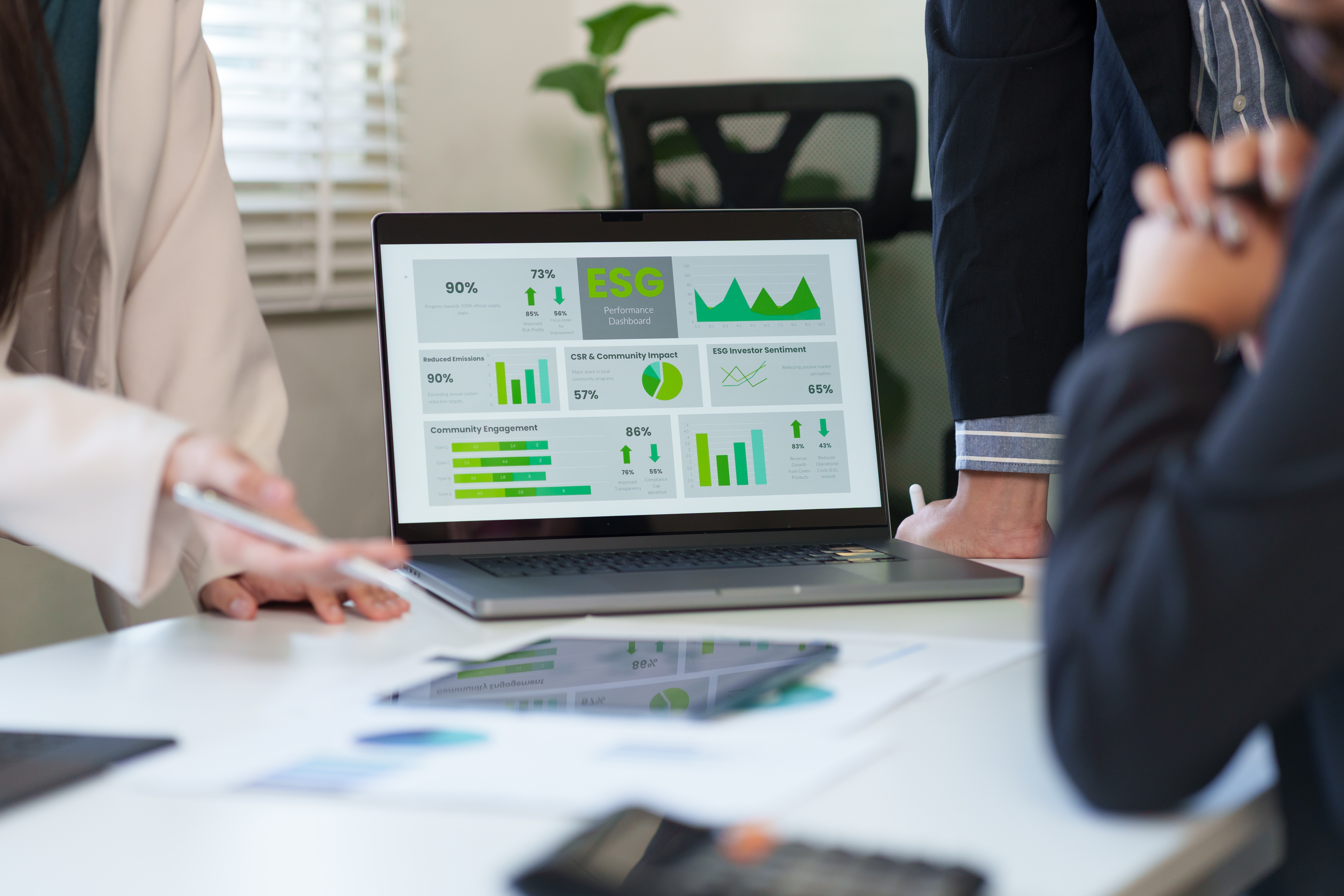 banker and client discussing ESG results numbers