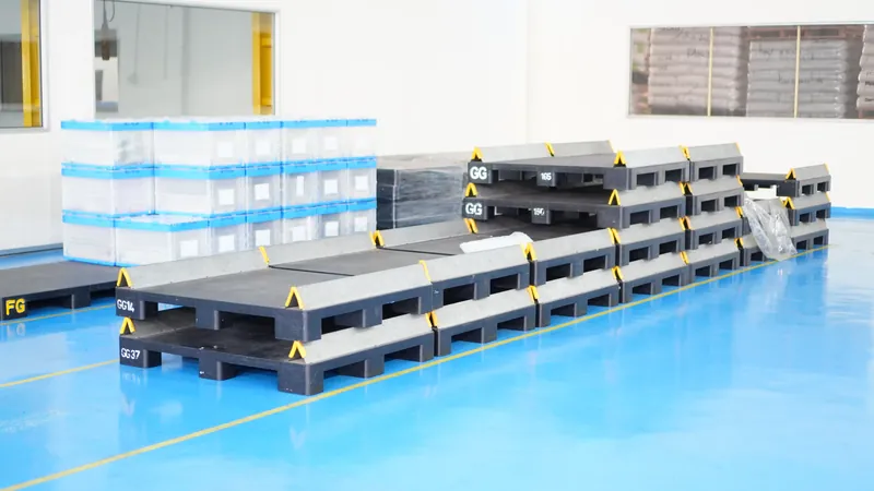 Organized PP packaging pallet storage following 5S methodology