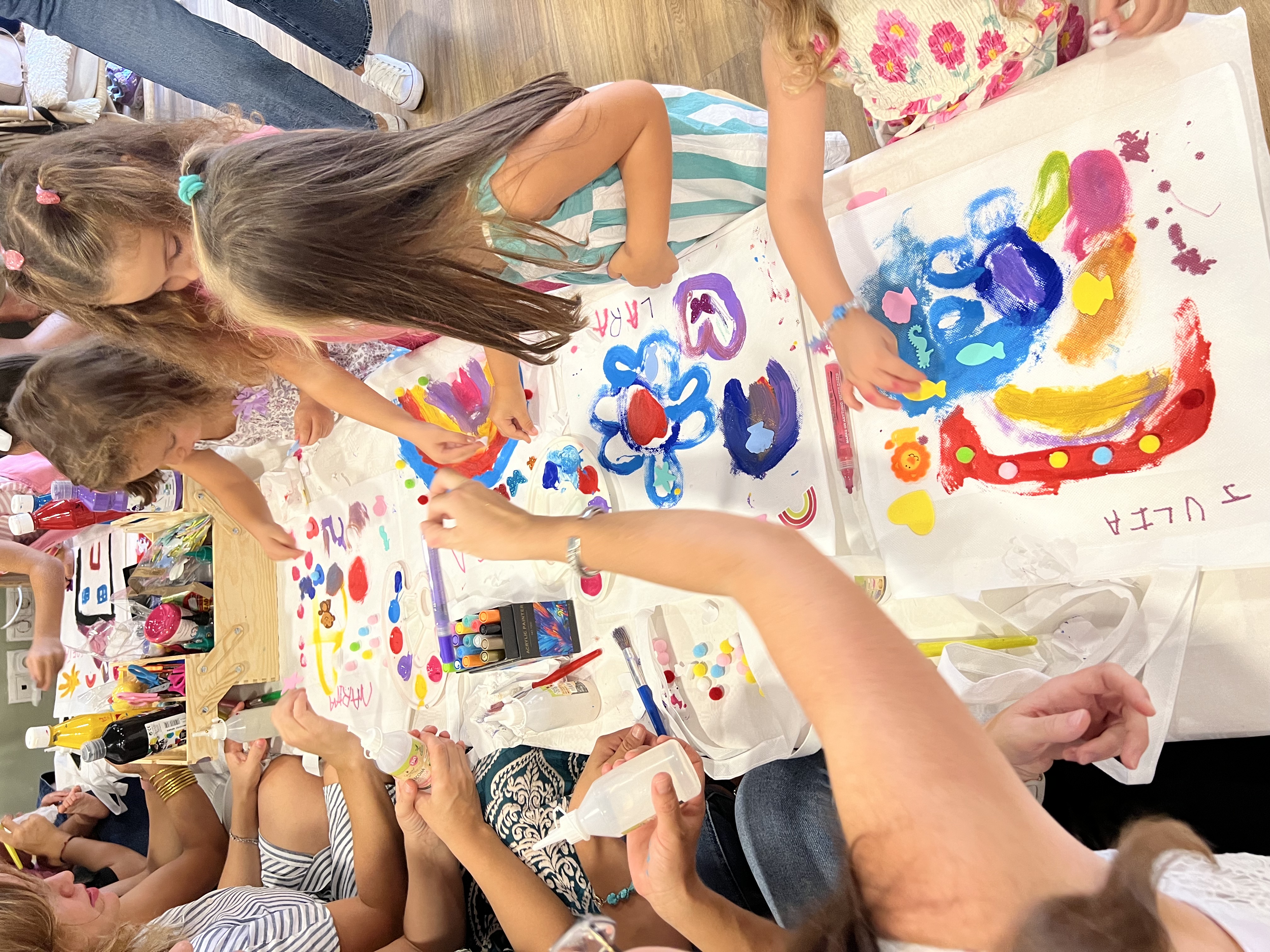Taller infantil de arte sensorial en micro Málaga