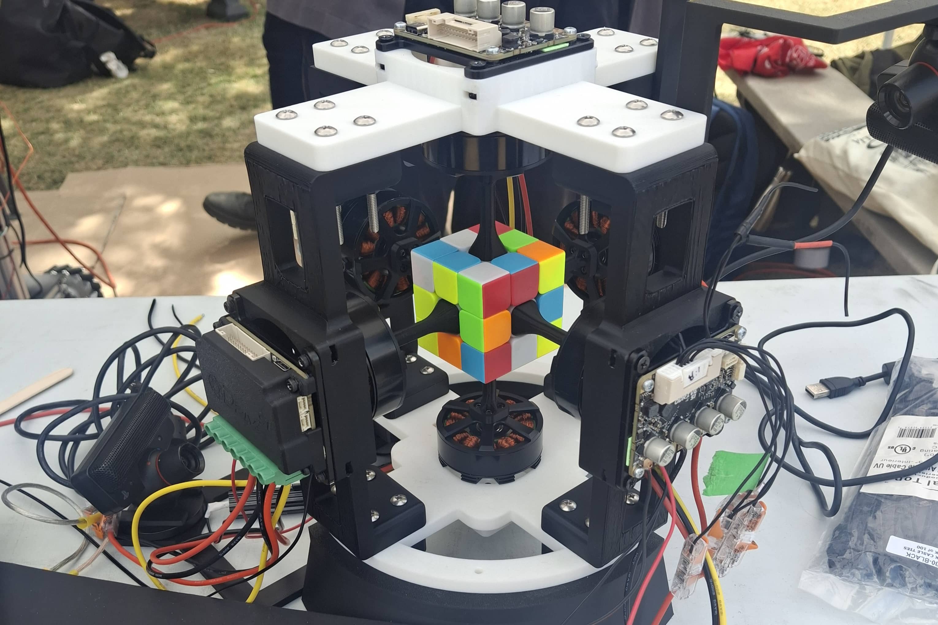 Rubik's Cube-Solving Robot