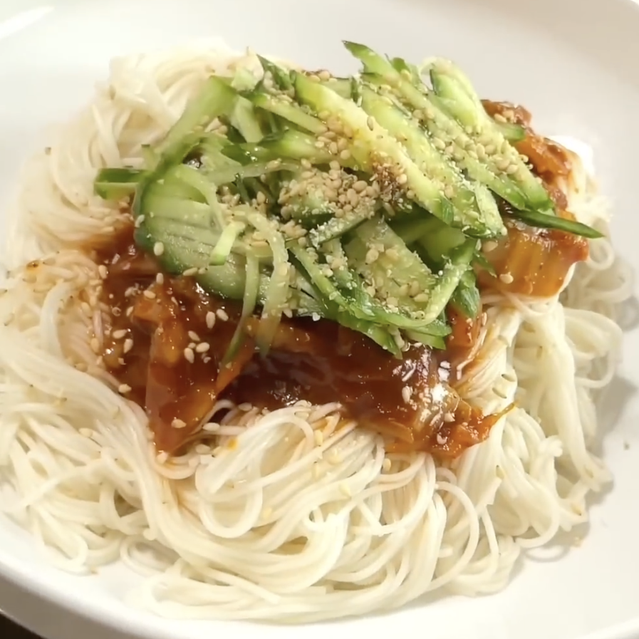 Kimchi Bibim Guksoo (비빔국수)