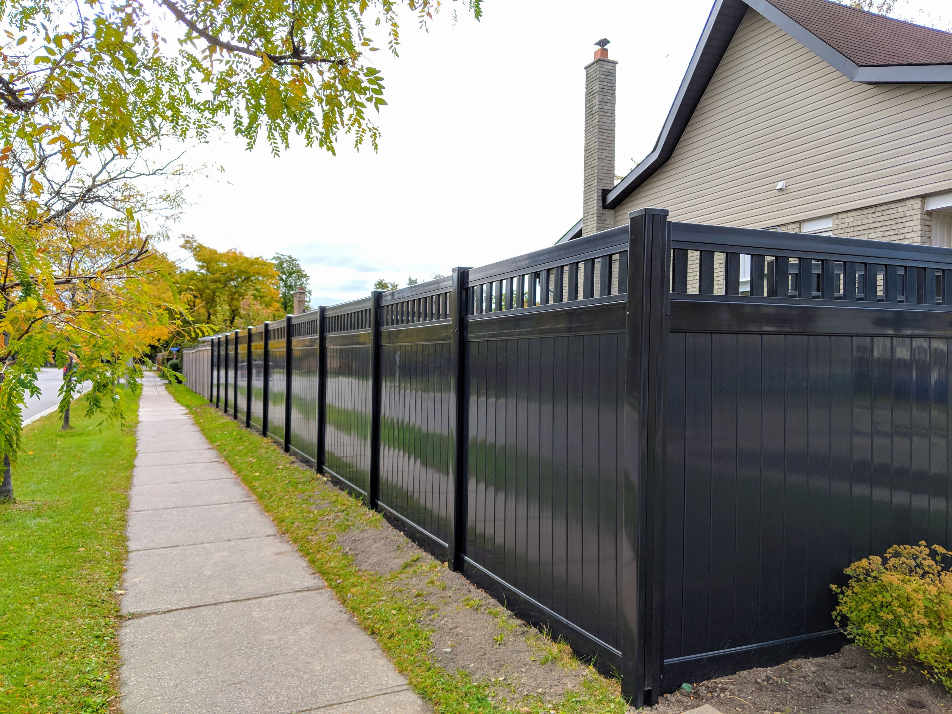 Wooden cedar fence with gate installation Ontario