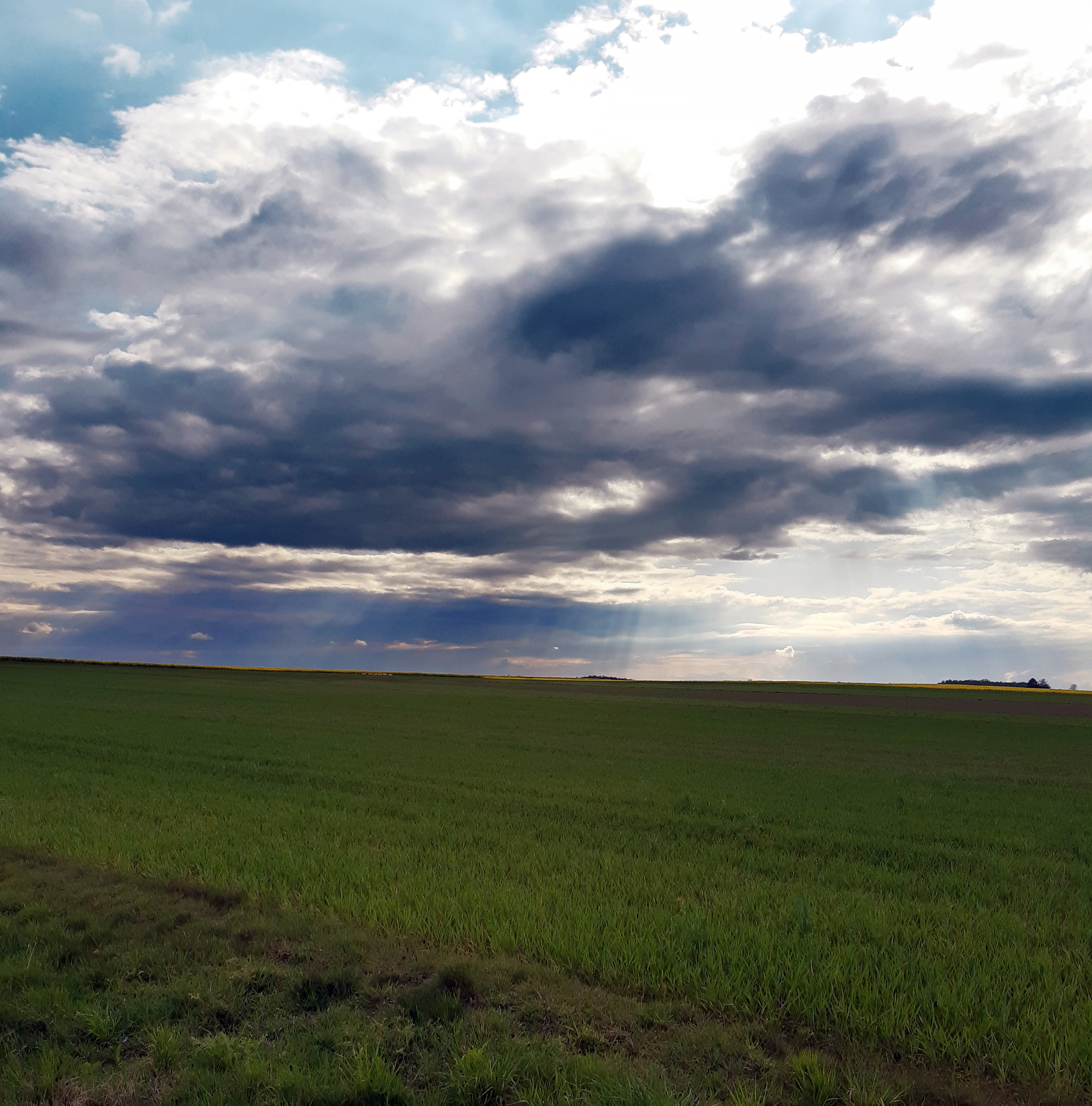 Słońce przebija się zza chmur