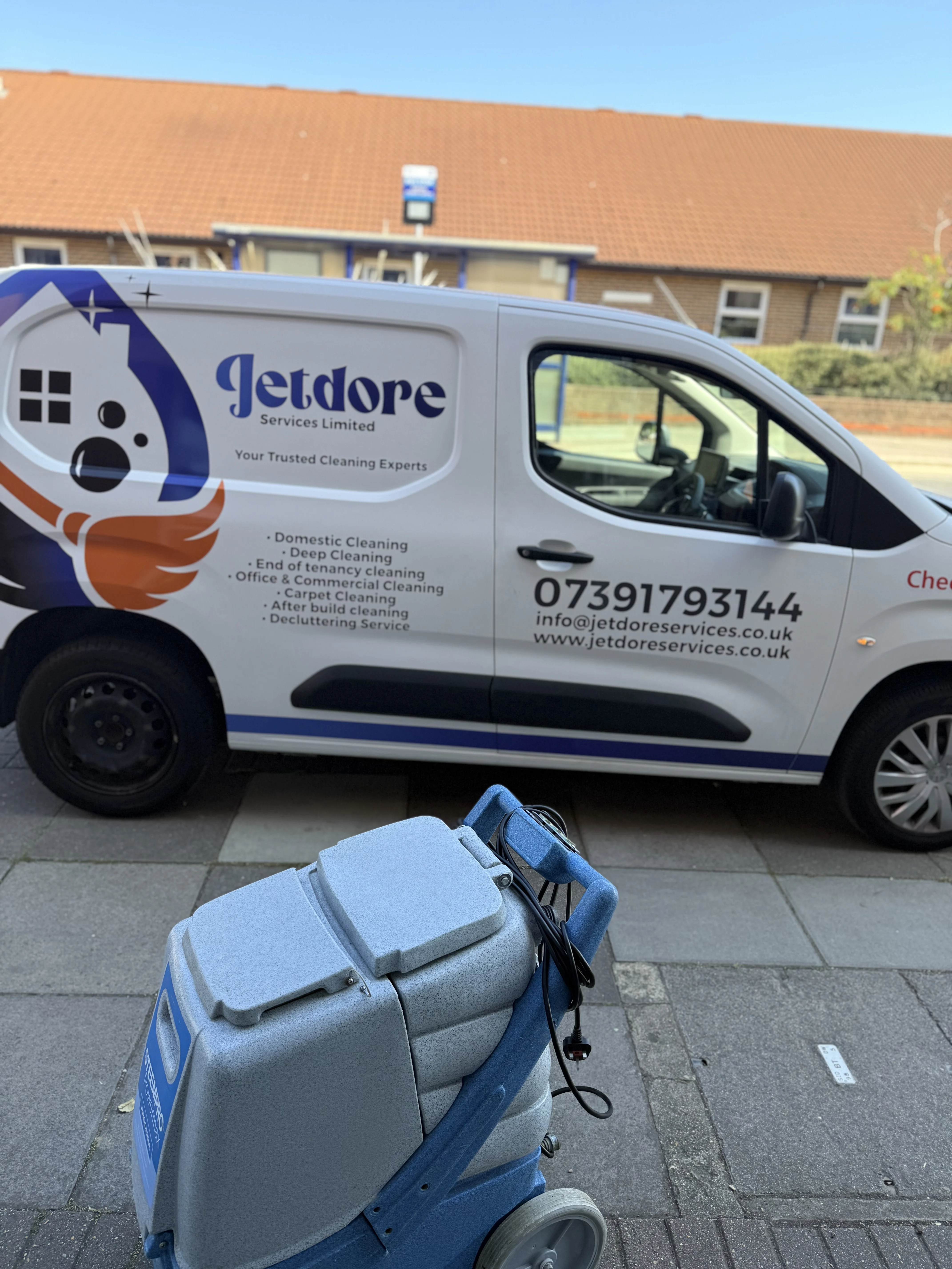 Jetdore cleaning car