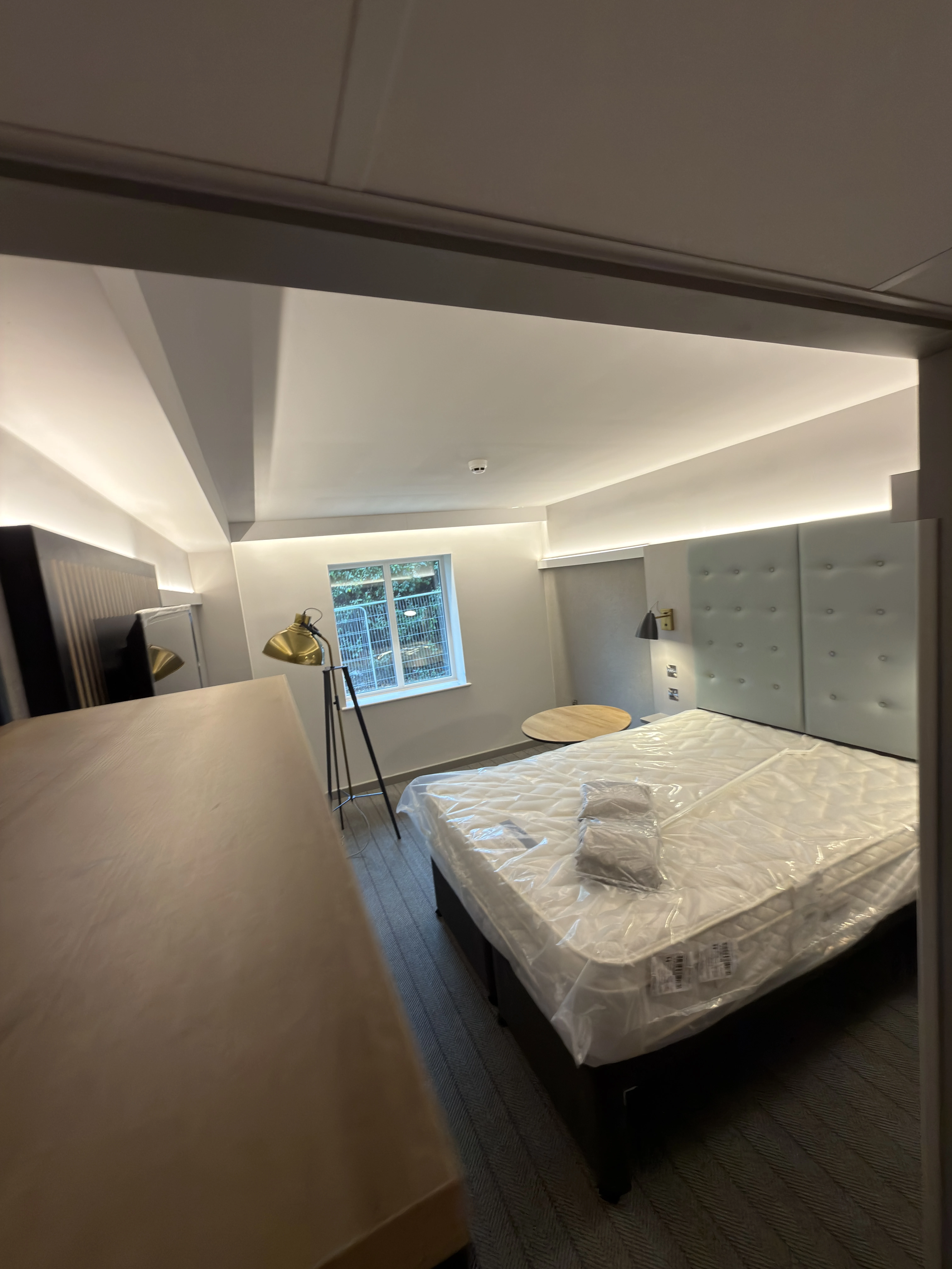 Cleaned new room furnished