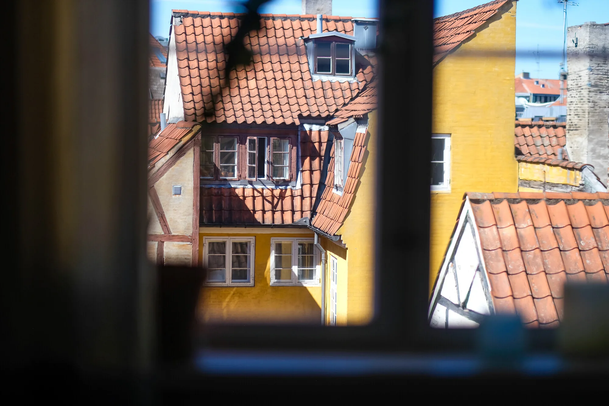 Vindue med dagslys i klinikken