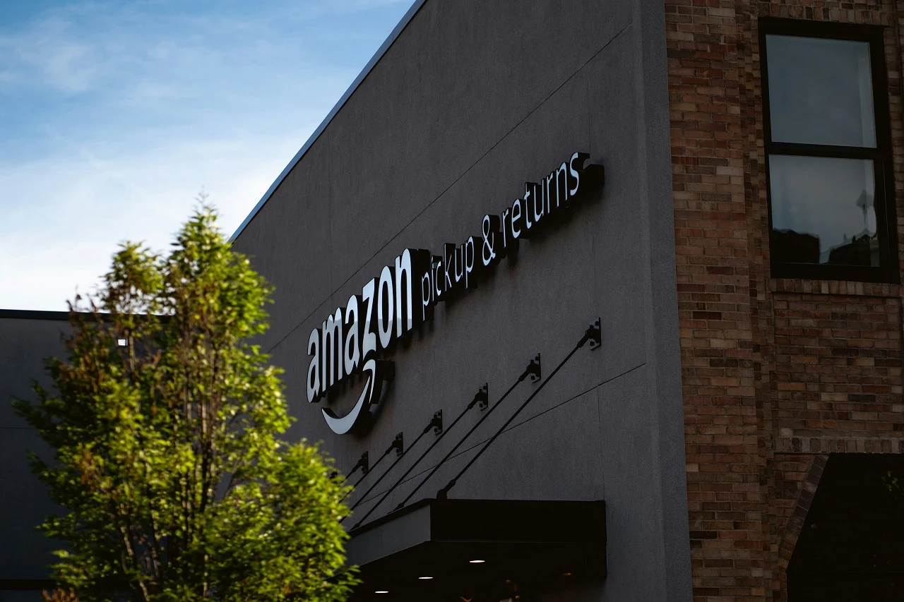 📦 Amazon Return Stores: Treasure Hunting in the Land of Returned Packages